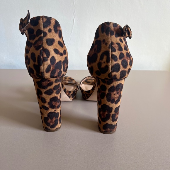 Olivia Ferguson Leopard Print Heels - Picture 3 of 6